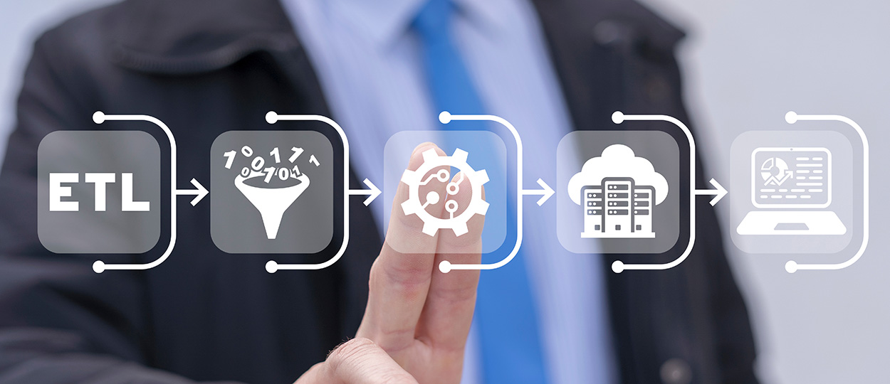 Bildbeschreibung: Das Bild zeigt den ETL-Prozess (Extract, Transform, Load) in einer visuellen Darstellung, bei dem Daten extrahiert, transformiert und geladen werden, um sie für die Analyse in einem Datenverwaltungssystem nutzbar zu machen.